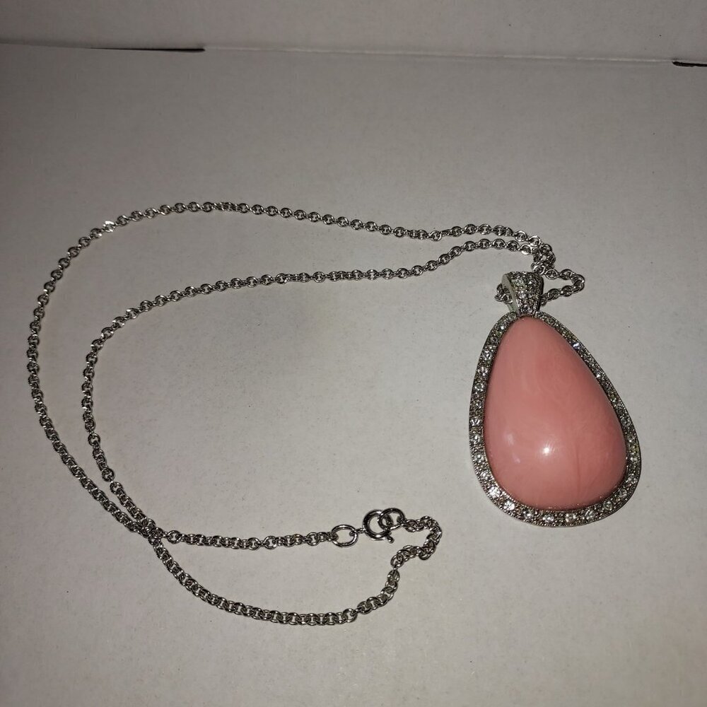 Vintage 1970's Avon Faux Coral Pink TearDrop Rhinestone Pendant Necklace Chain - Picture 4 of 9